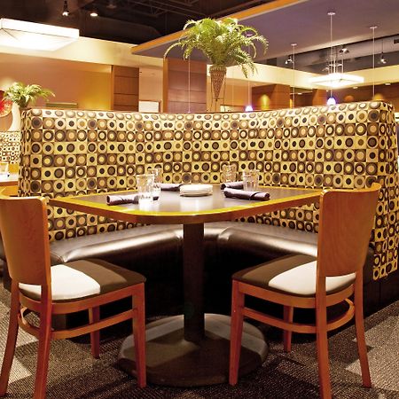 Holiday Inn Hotel & Suites Bloomington Airport By Ihg Ngoại thất bức ảnh