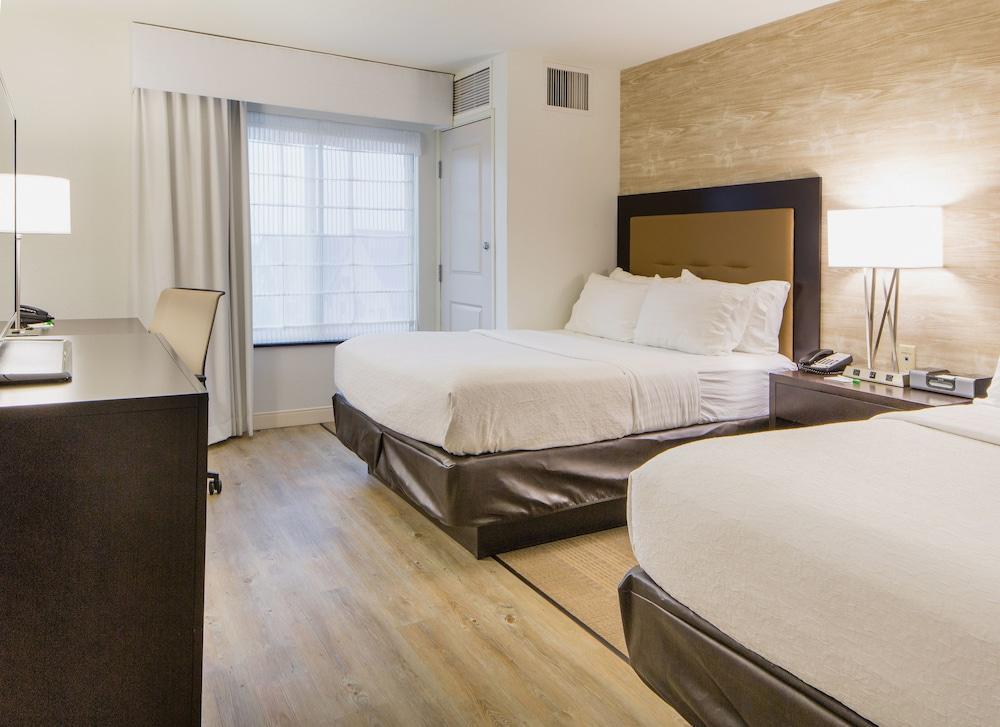 Holiday Inn Hotel & Suites Bloomington Airport By Ihg Ngoại thất bức ảnh